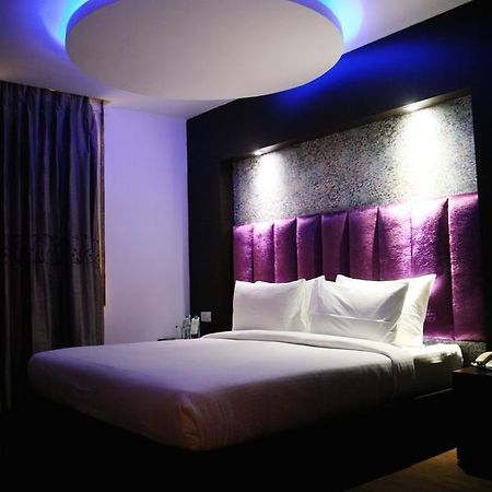 Capital O 7331 Hotel Downtown Нью-Дели Экстерьер фото