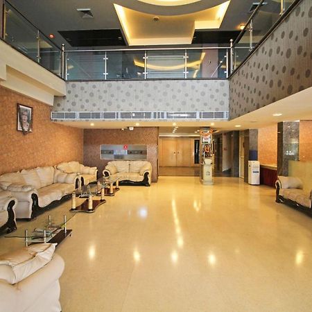 Capital O 7331 Hotel Downtown Нью-Дели Экстерьер фото