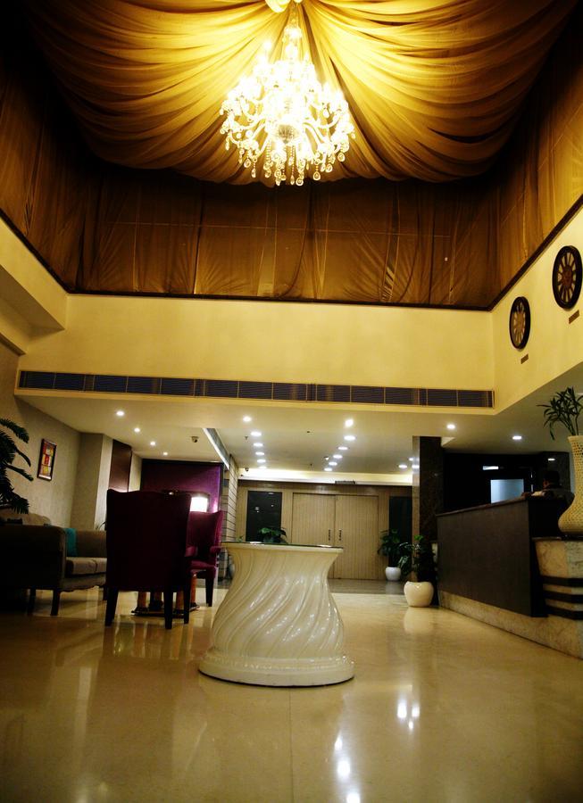 Capital O 7331 Hotel Downtown Нью-Дели Экстерьер фото