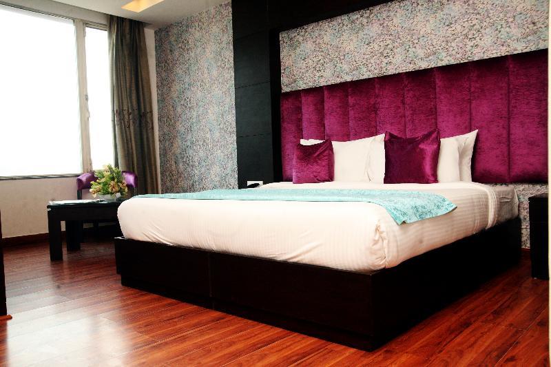 Capital O 7331 Hotel Downtown Нью-Дели Экстерьер фото