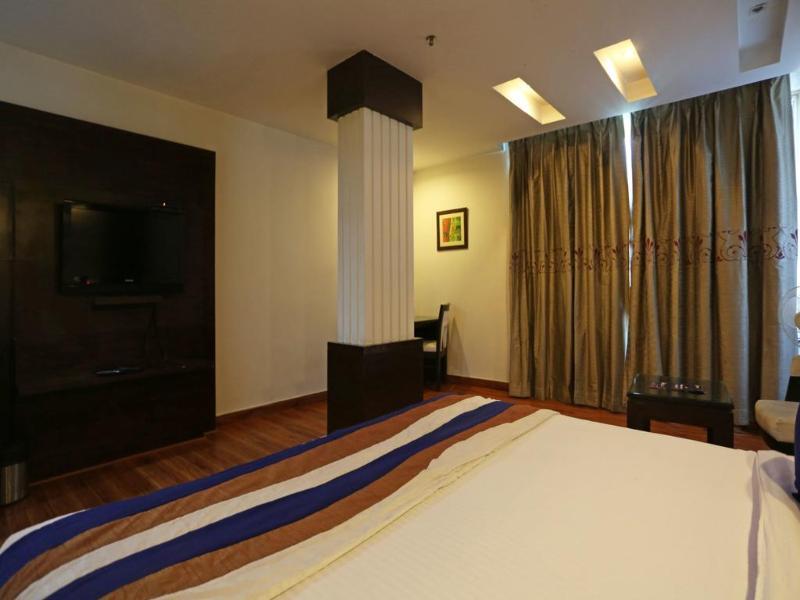 Capital O 7331 Hotel Downtown Нью-Дели Экстерьер фото