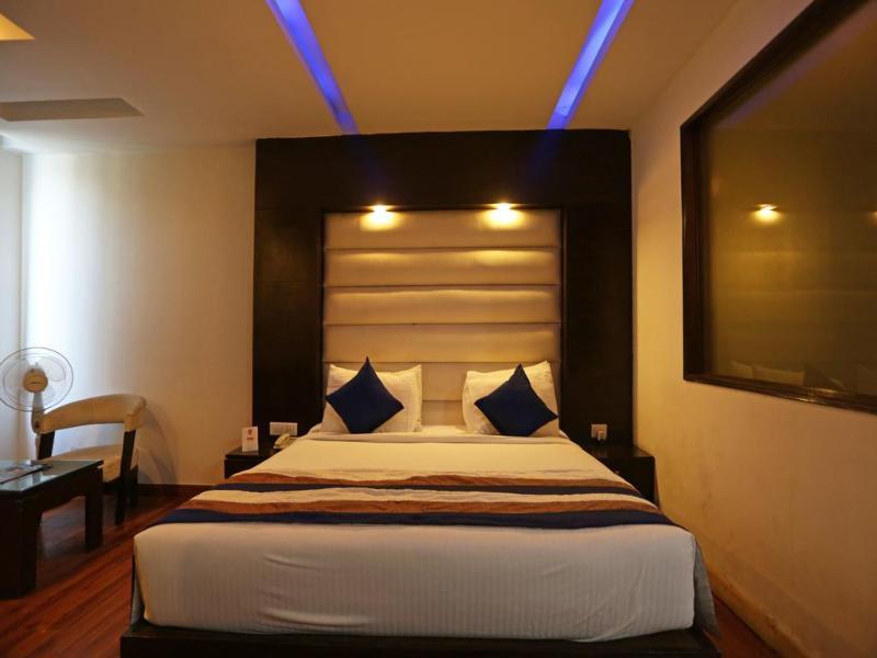 Capital O 7331 Hotel Downtown Нью-Дели Экстерьер фото