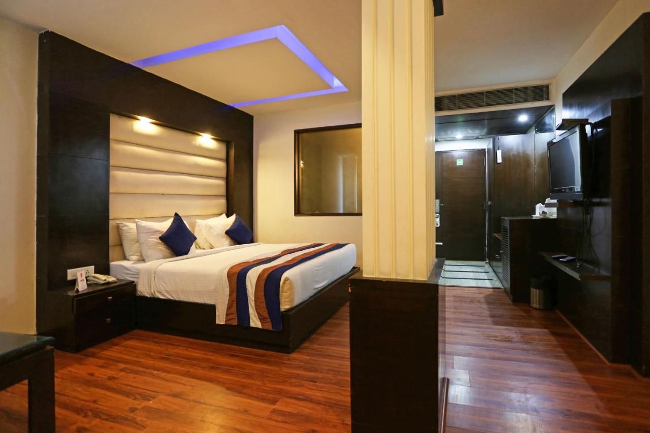 Capital O 7331 Hotel Downtown Нью-Дели Экстерьер фото