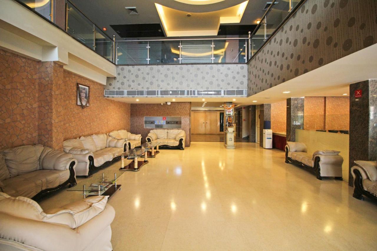 Capital O 7331 Hotel Downtown Нью-Дели Экстерьер фото